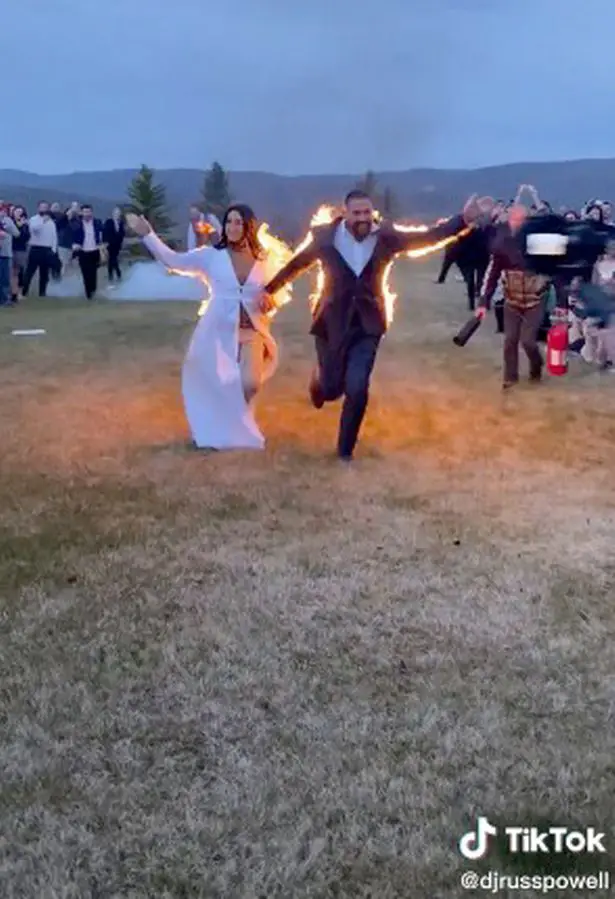 Les mariés en feu le jour du mariage-Vidéo