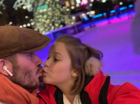 David Beckham embrasse sa fille Harper de 7 ans sur la bouche, la toile est divisée !