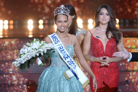 "Il y a un souci" : l'étonnant malentendu au moment du sacre d'Indira Ampiot, Miss France 2023 !