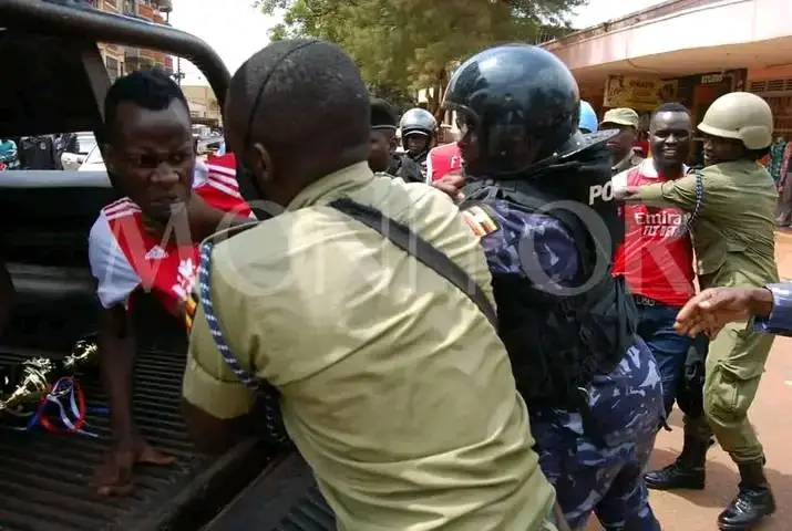Supporters Arsenal arrêtés Ounganda