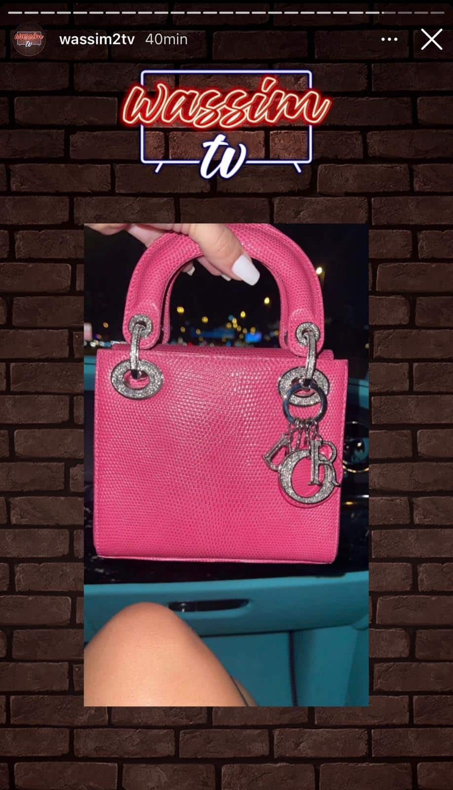 Milla Jasmine : elle s’affiche avec un faux sac Dior et se fait tacler